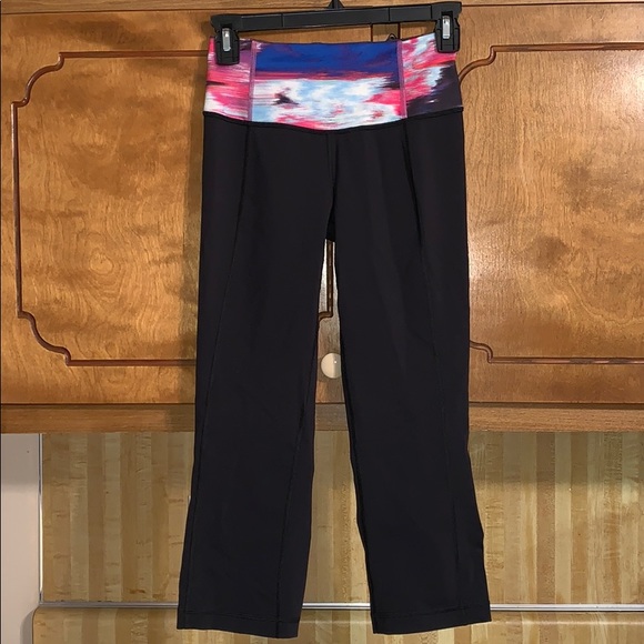 LNC Lululemon Size 2 leggings with blue/pink/purp - Picture 4 of 8